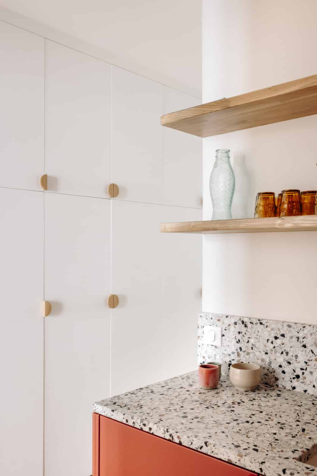 cuisine couleur corail plan terrazzo Photo : Aurélie Deglane pour Happy Pog cuisine couleur corail plan terrazzo Photo : Aurélie Deglane pour Happy Pog