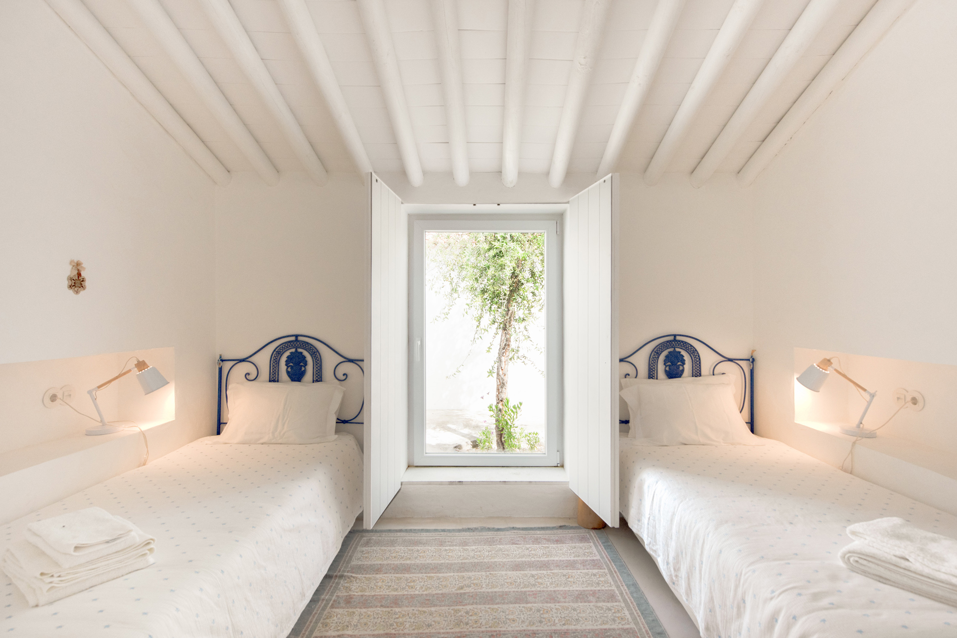 chambre à deux lits décoration rustique chic