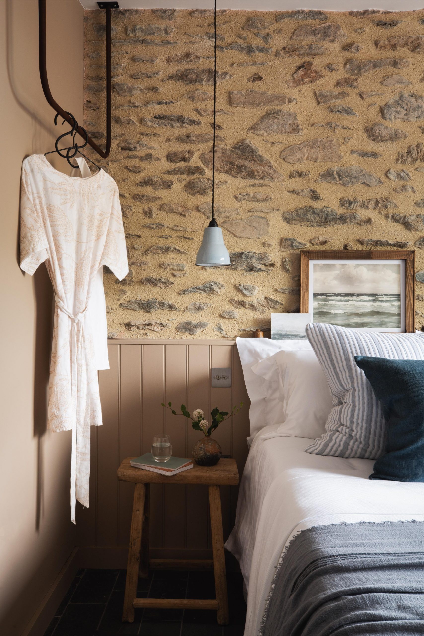 chambre mur pierres maison ancienne rénovée