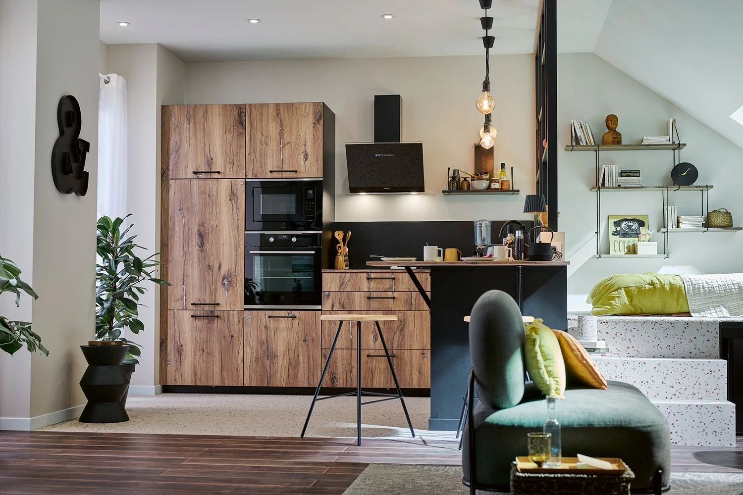 cuisine et coin chambre studio sous les toits cuisine et coin chambre studio sous les toits