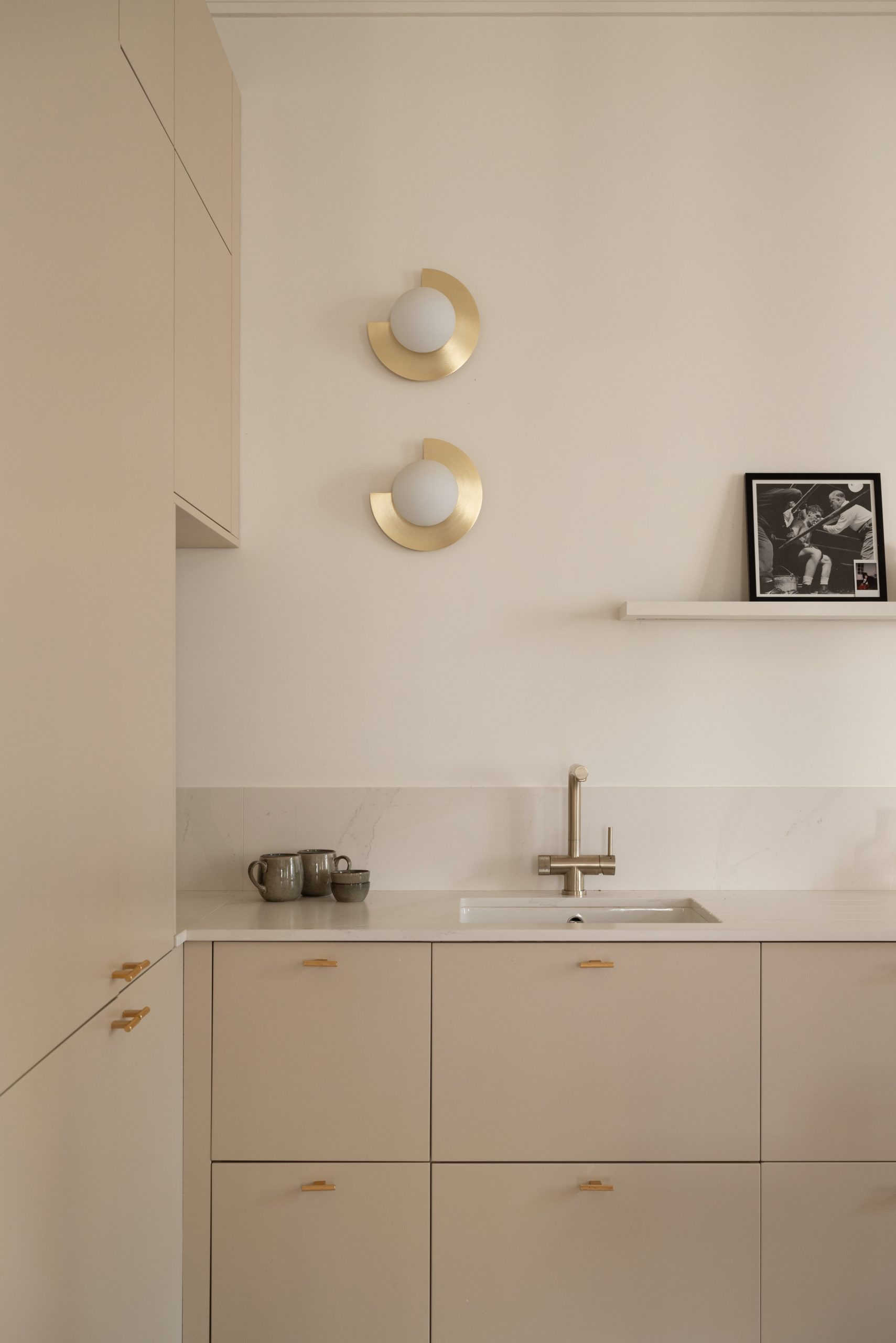 cuisine design dans appartement haussmannien rénové Paris par Studio Castille cuisine design dans appartement haussmannien rénové Paris par Studio Castille