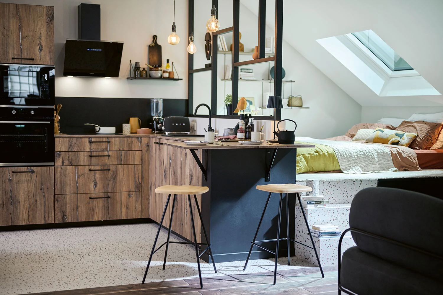 cuisine et coin chambre studio sous les toits cuisine et coin chambre studio sous les toits