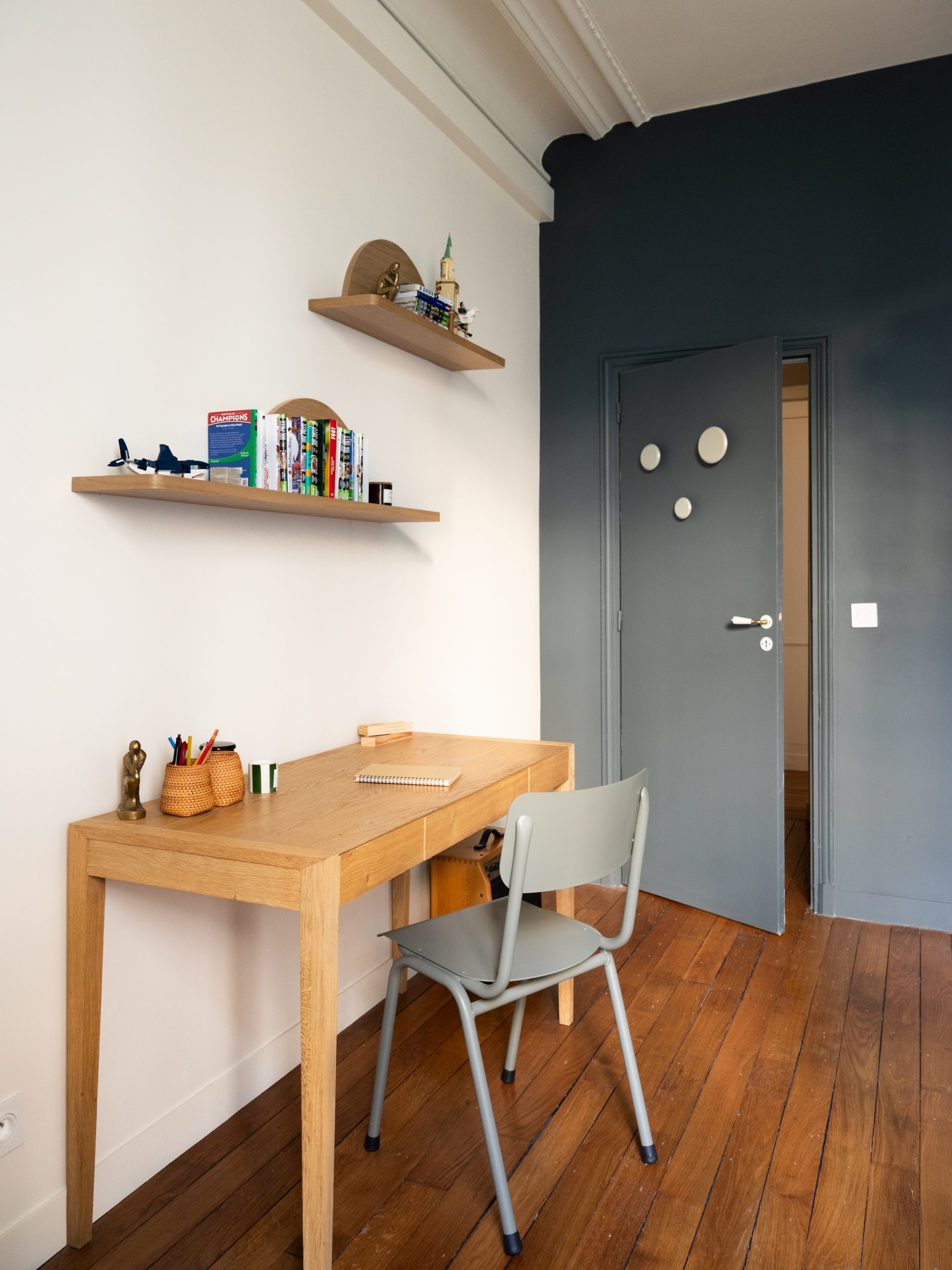 chambre enfant appartement haussmannien rénové Paris par Studio Castille chambre enfant appartement haussmannien rénové Paris par Studio Castille