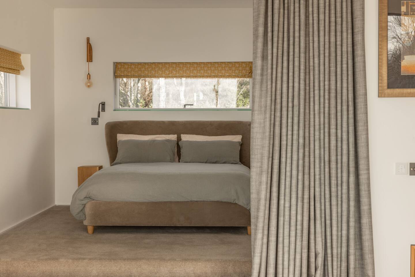 chambre derrière rideau