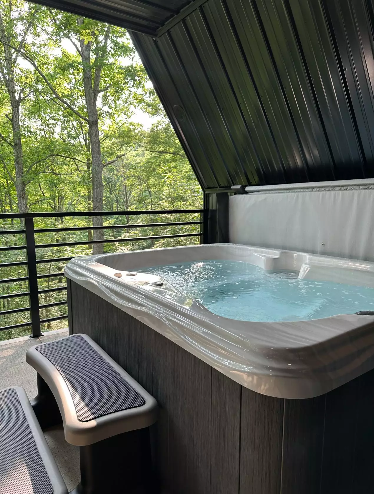 jacuzzi sur terrasse abritée jacuzzi sur terrasse abritée