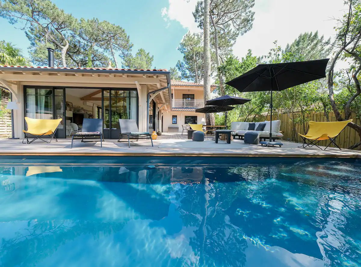 terrasse avec piscine maison en bois La Villa des Grands Pins Arcachon terrasse avec piscine maison en bois La Villa des Grands Pins Arcachon