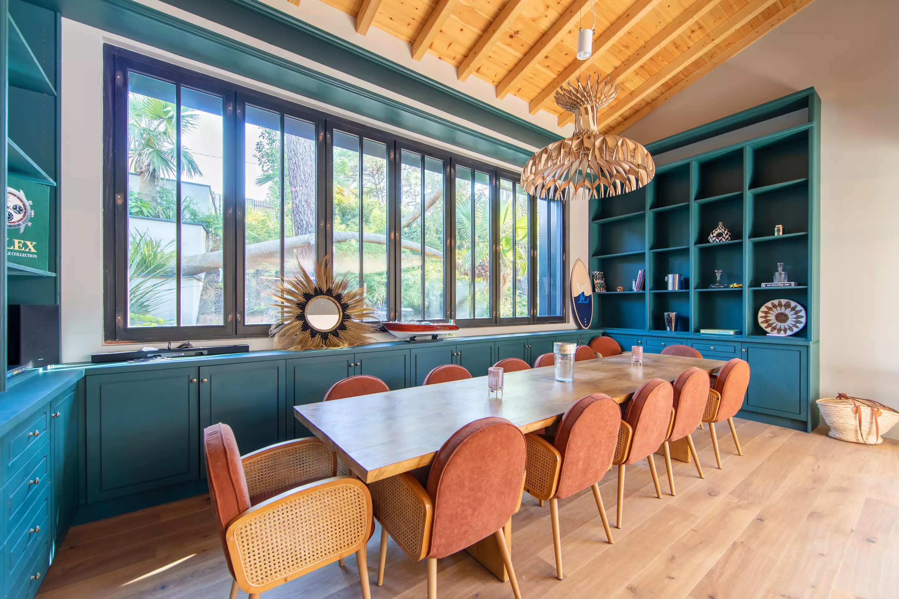 salle à manger murs bleus maison en bois Villa Lucy Le Cap Ferret salle à manger murs bleus maison en bois Villa Lucy Le Cap Ferret