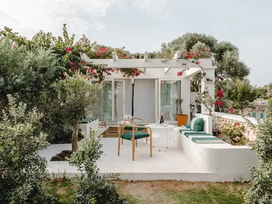 terrasse avec pergola blanche 