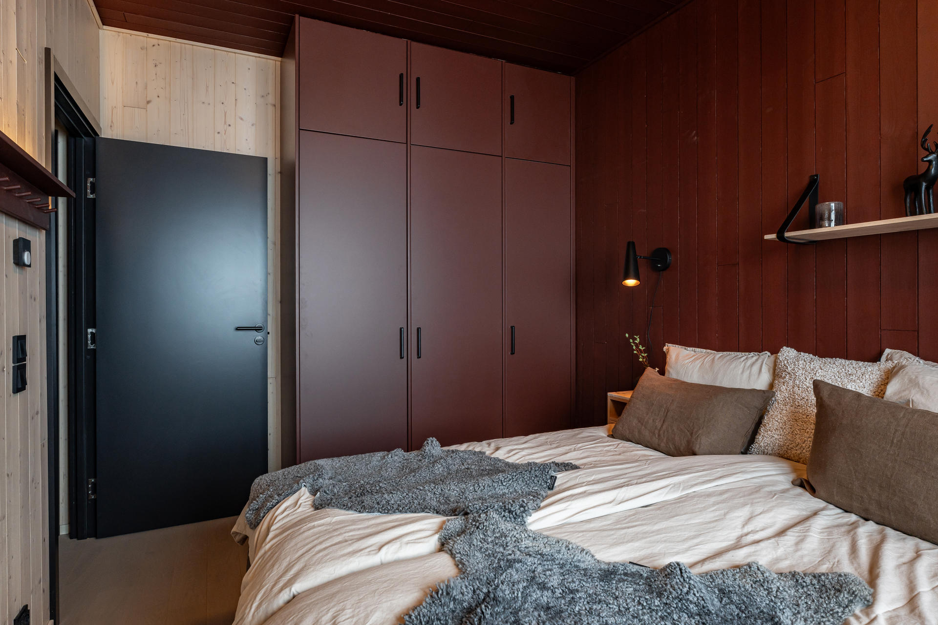 chambre murs bois couleur bordeaux chambre murs bois couleur bordeaux