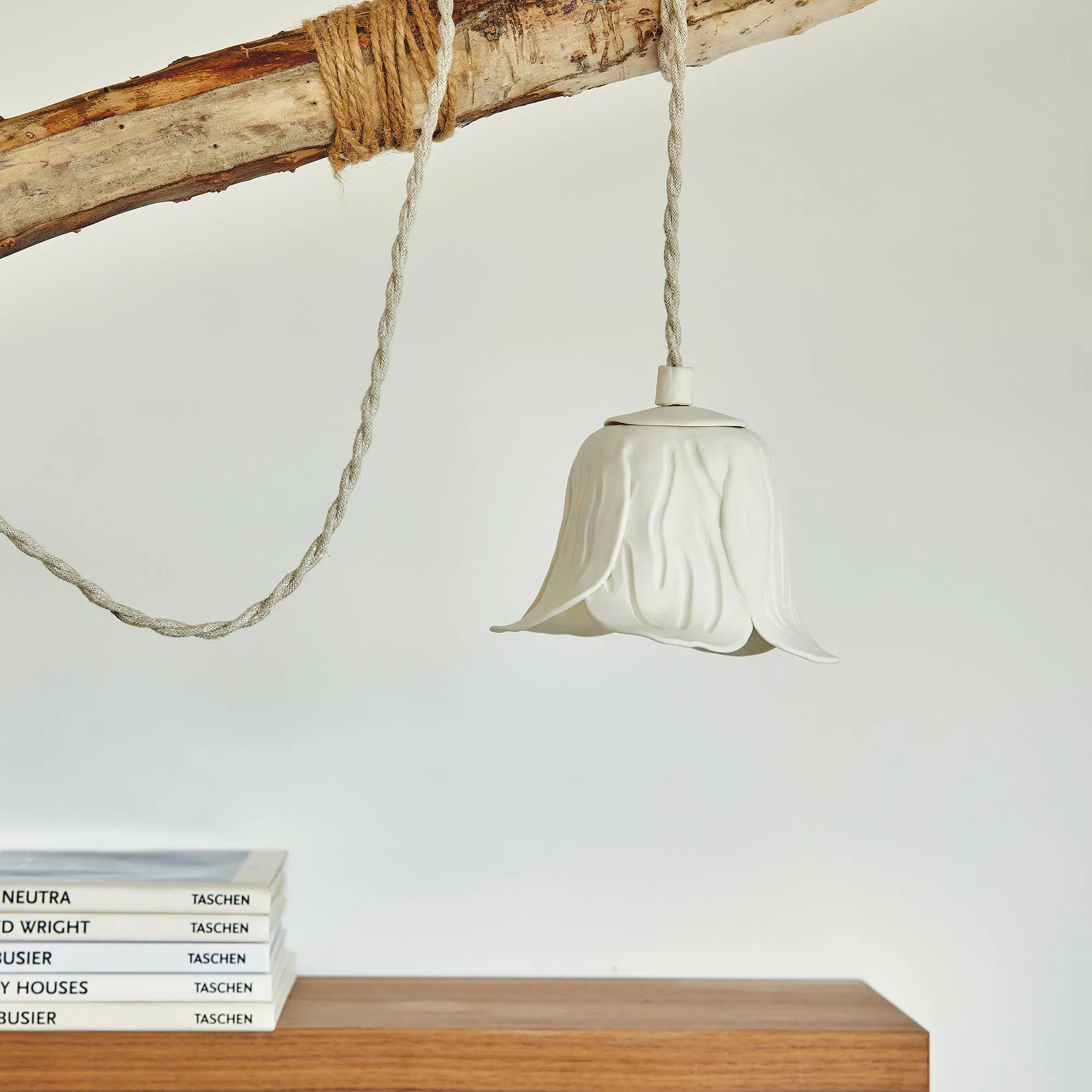 suspension porcelaine catalogue Alinea 2024 suspension porcelaine catalogue Alinea 2024