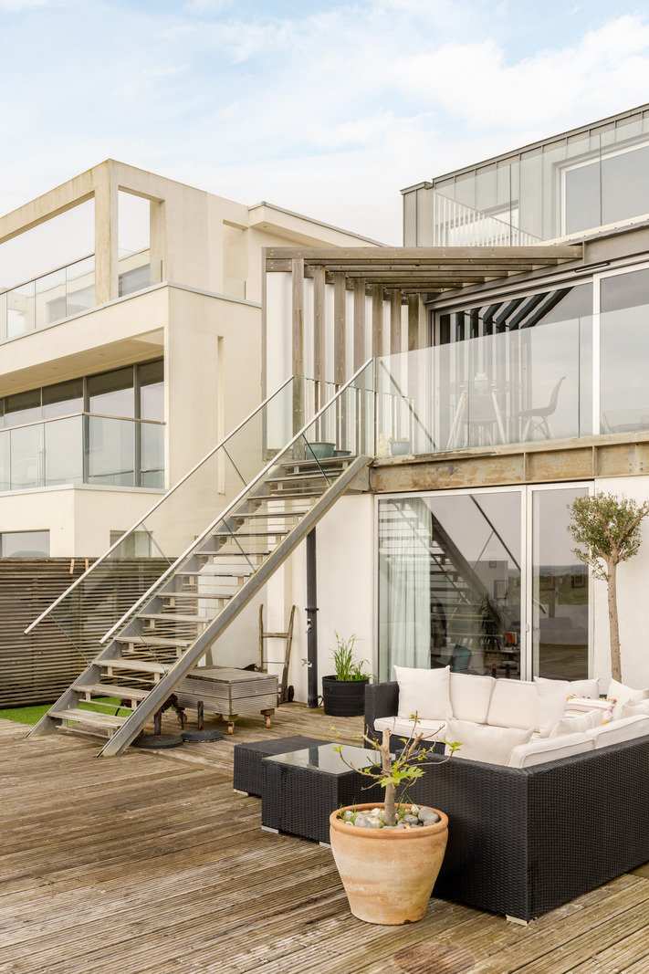 terrasse bois maison contemporaine en bord de mer