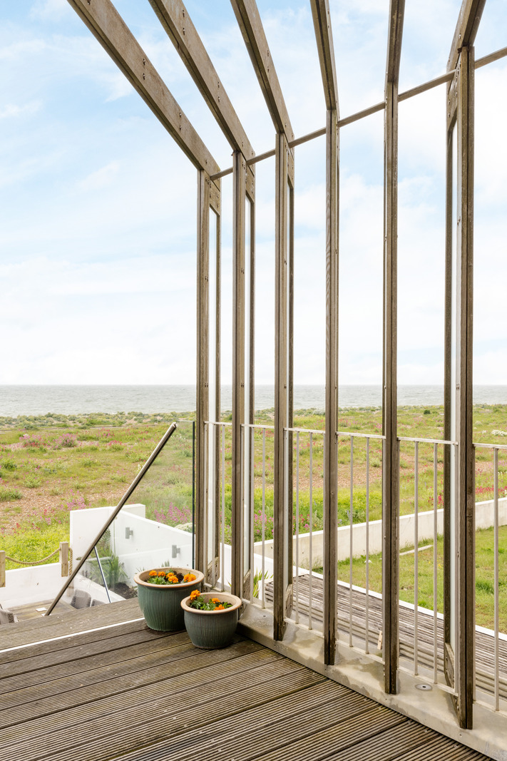terrasse bois maison contemporaine en bord de mer