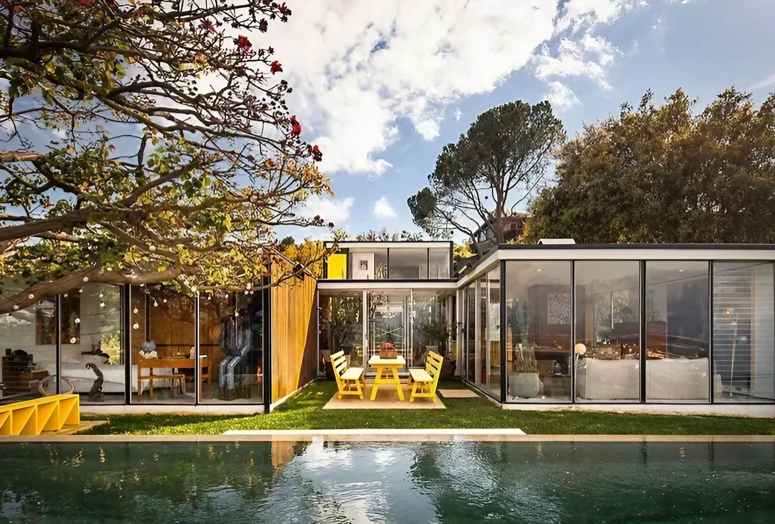 Une maison moderniste par Craig Ellwood sur les collines d'Hollywood