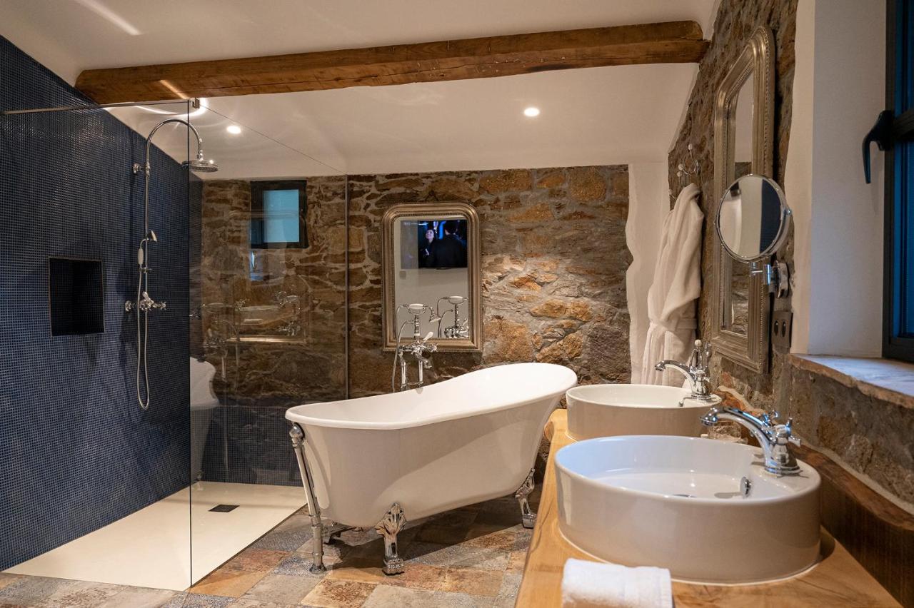 salle de bain décoration campagne chic La Petite Maison du Clos de Mansart