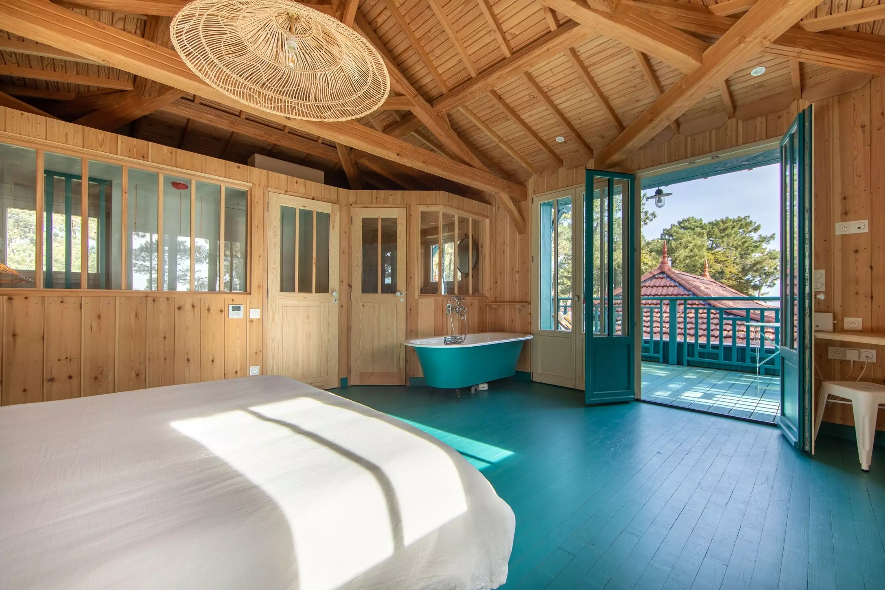 chambre avec baignoire rétro maison en bois le Cap Ferret villa Persan chambre avec baignoire rétro maison en bois le Cap Ferret villa Persan