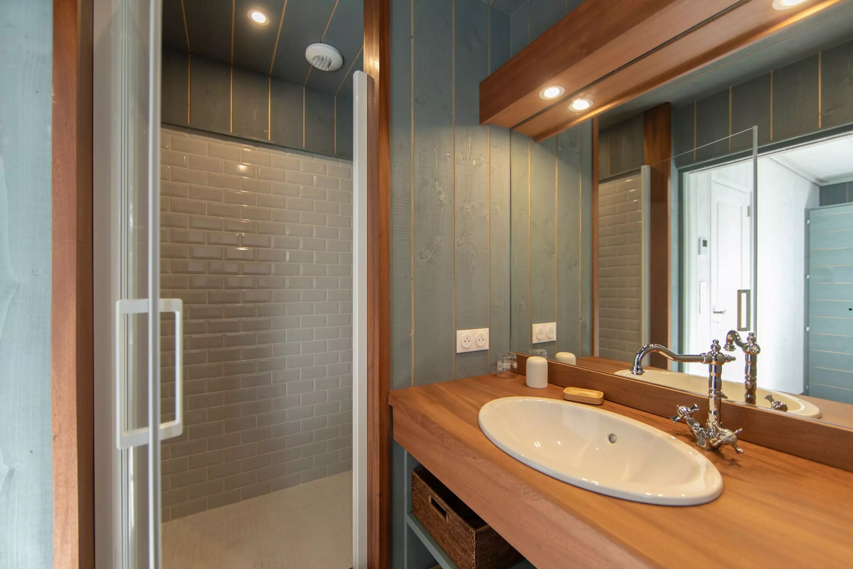 salle de bain le Cap Ferret villa Persan salle de bain le Cap Ferret villa Persan