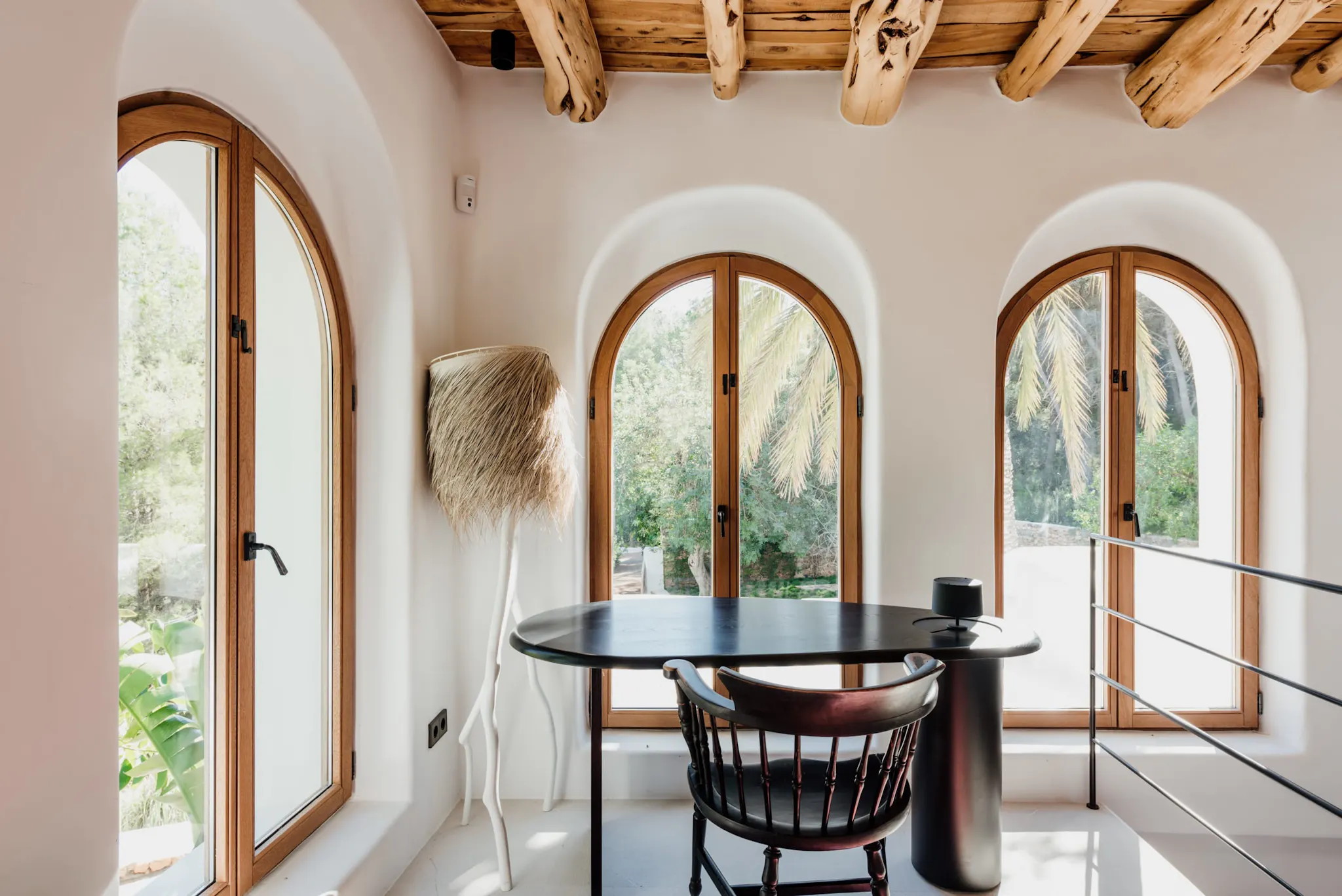bureau avec plafond bois maison rustique chic à Ibiza