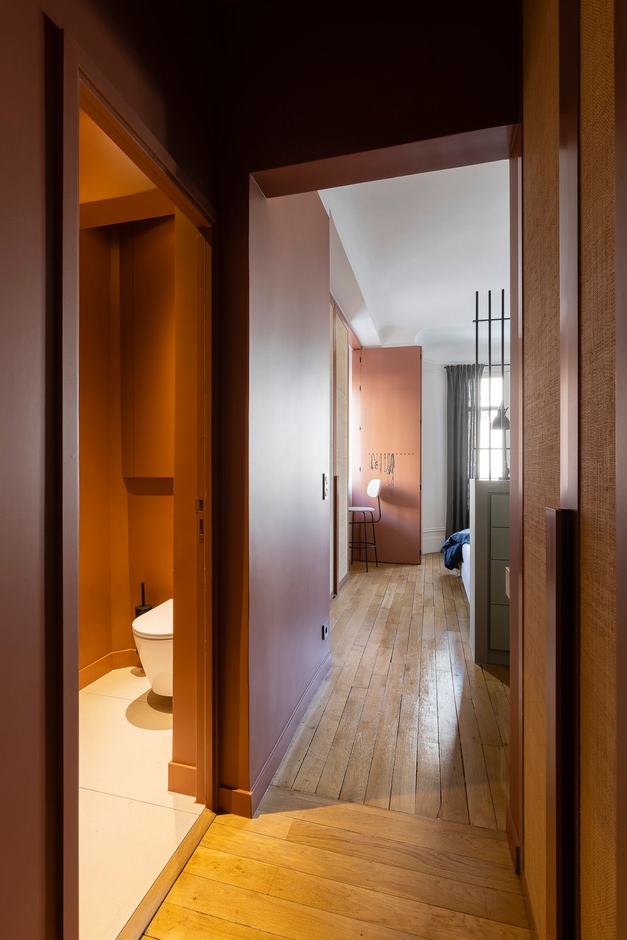 couloir appartement haussmannien rénové Paris 