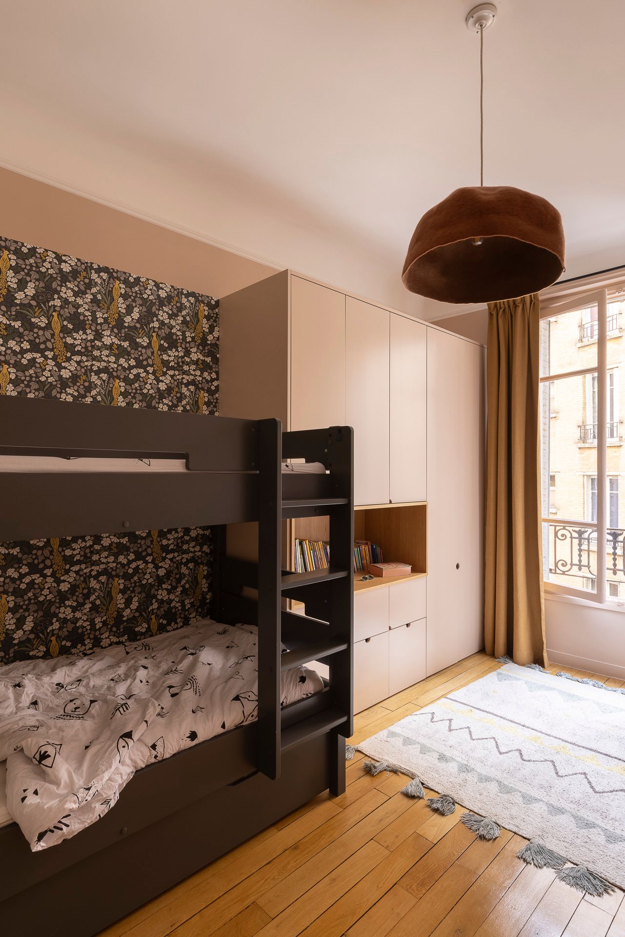 chambre enfant terracotta appartement haussmannien rénové Paris 