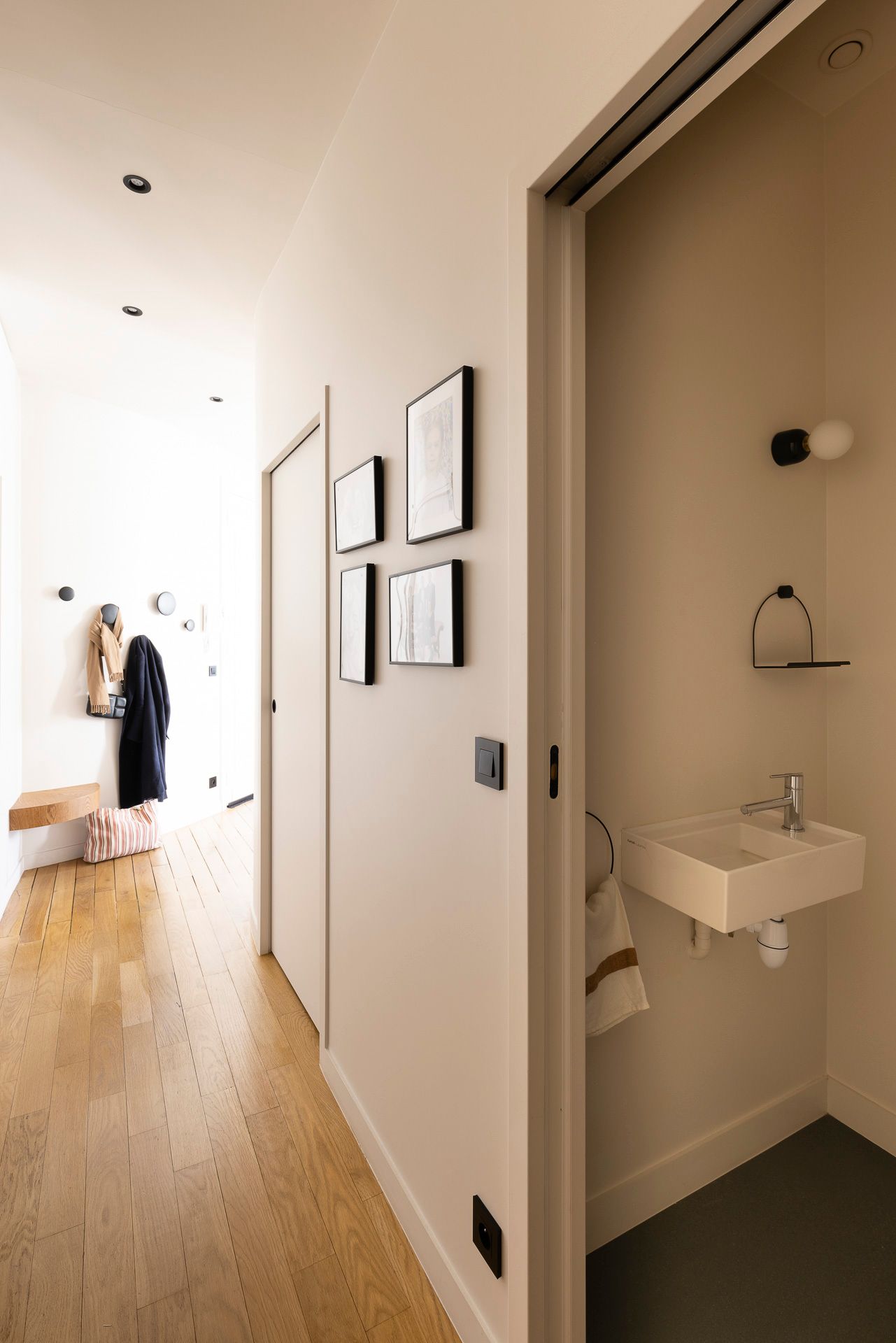 entrée appartement haussmannien rénové Paris 