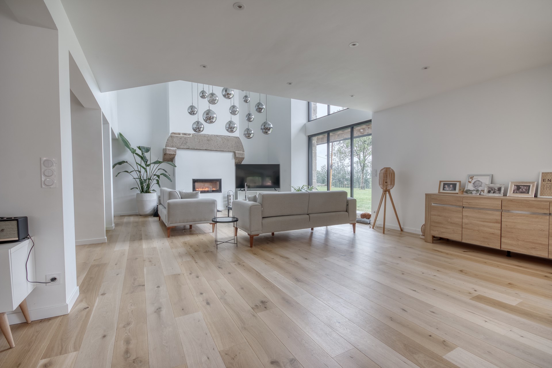 salon double hauteur maison bretagne
