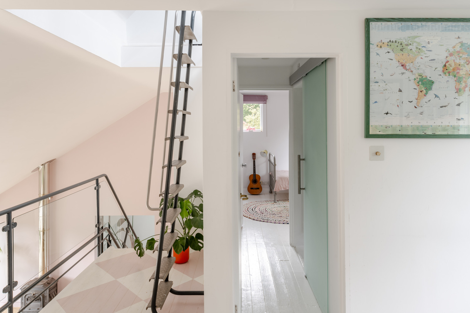 étage maison en bois murs blancs étage maison en bois murs blancs