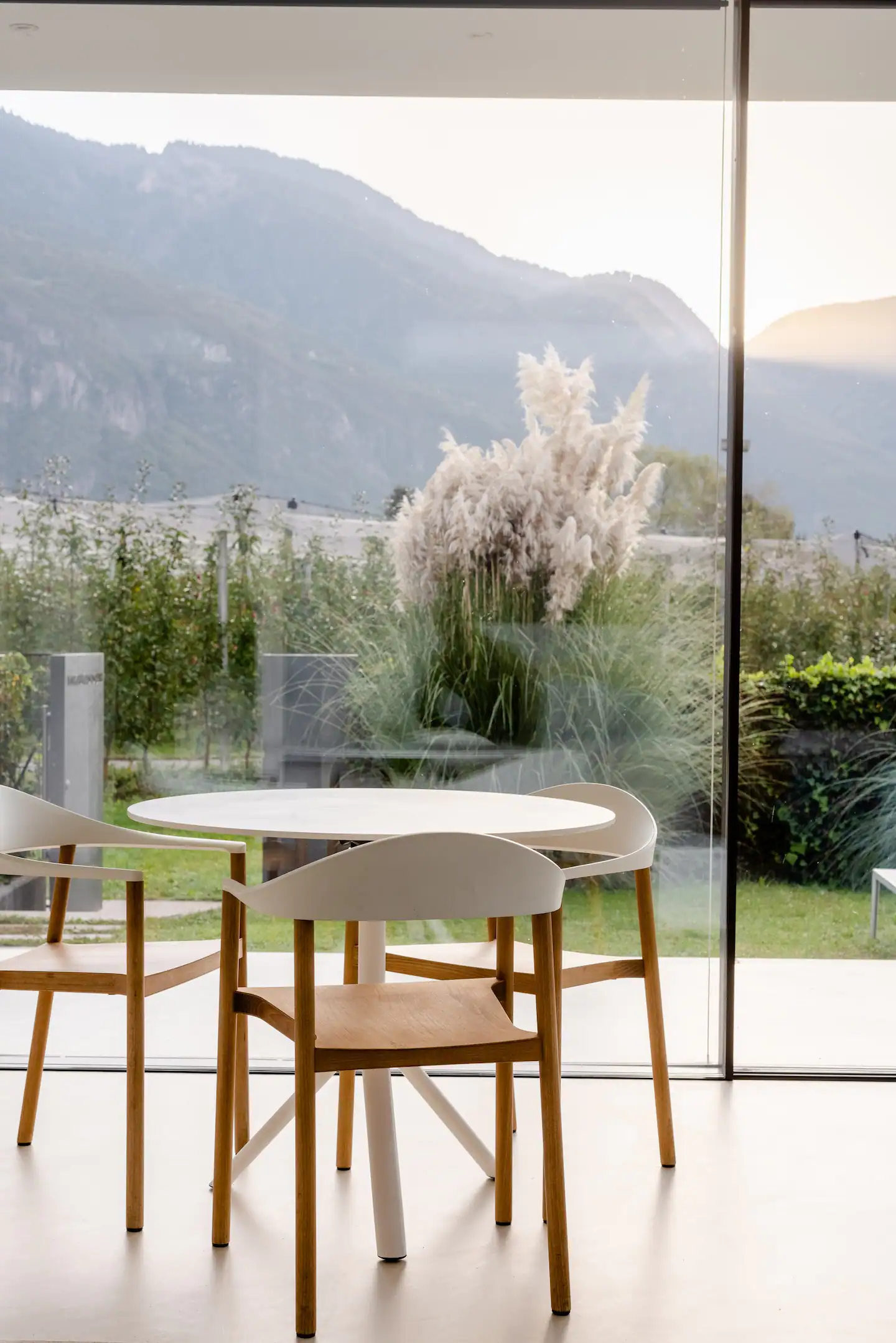 salle à manger avec baies vitrées vue montagne salle à manger avec baies vitrées vue montagne