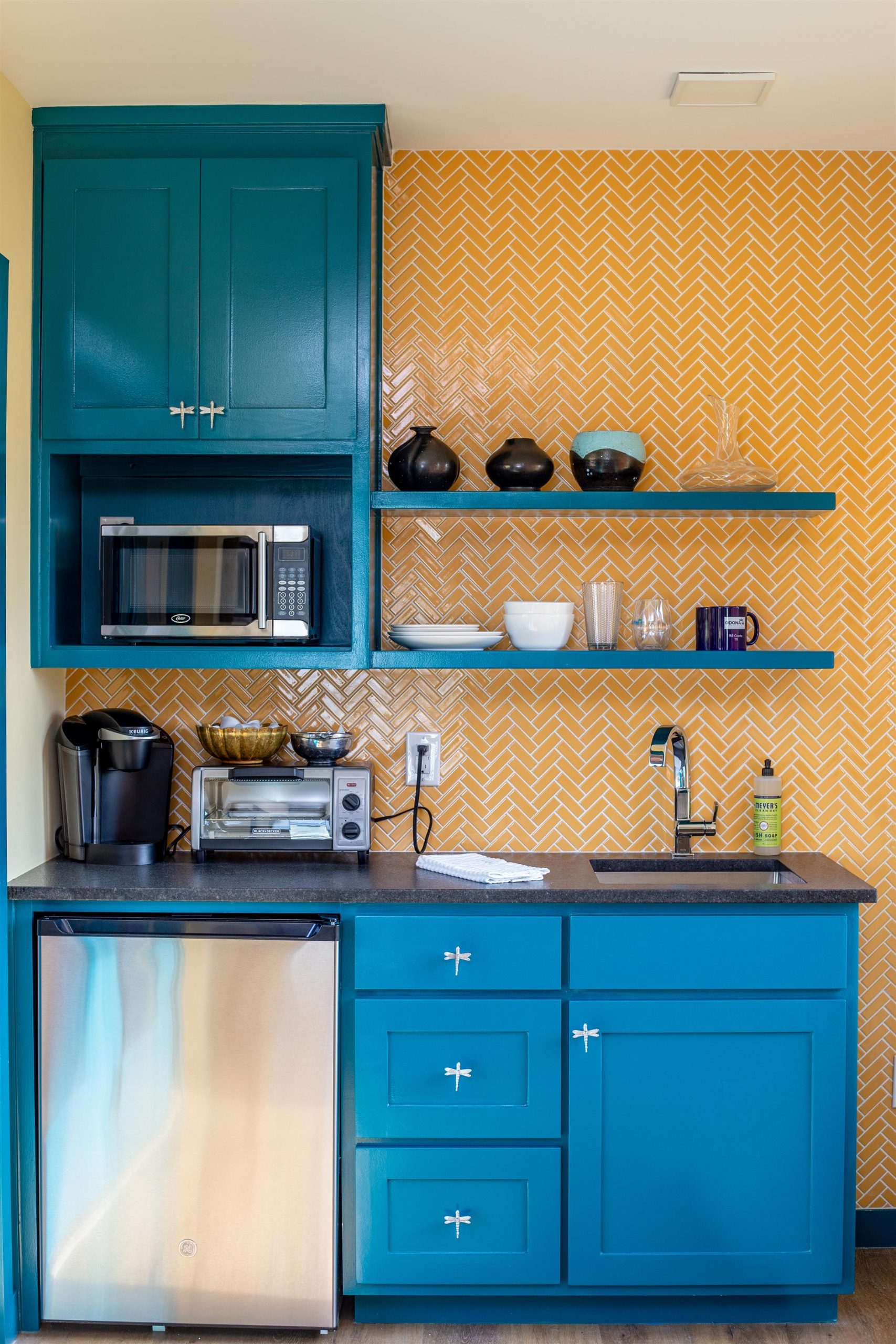 cuisine bleue et jaune petite maison container cuisine bleue et jaune petite maison container