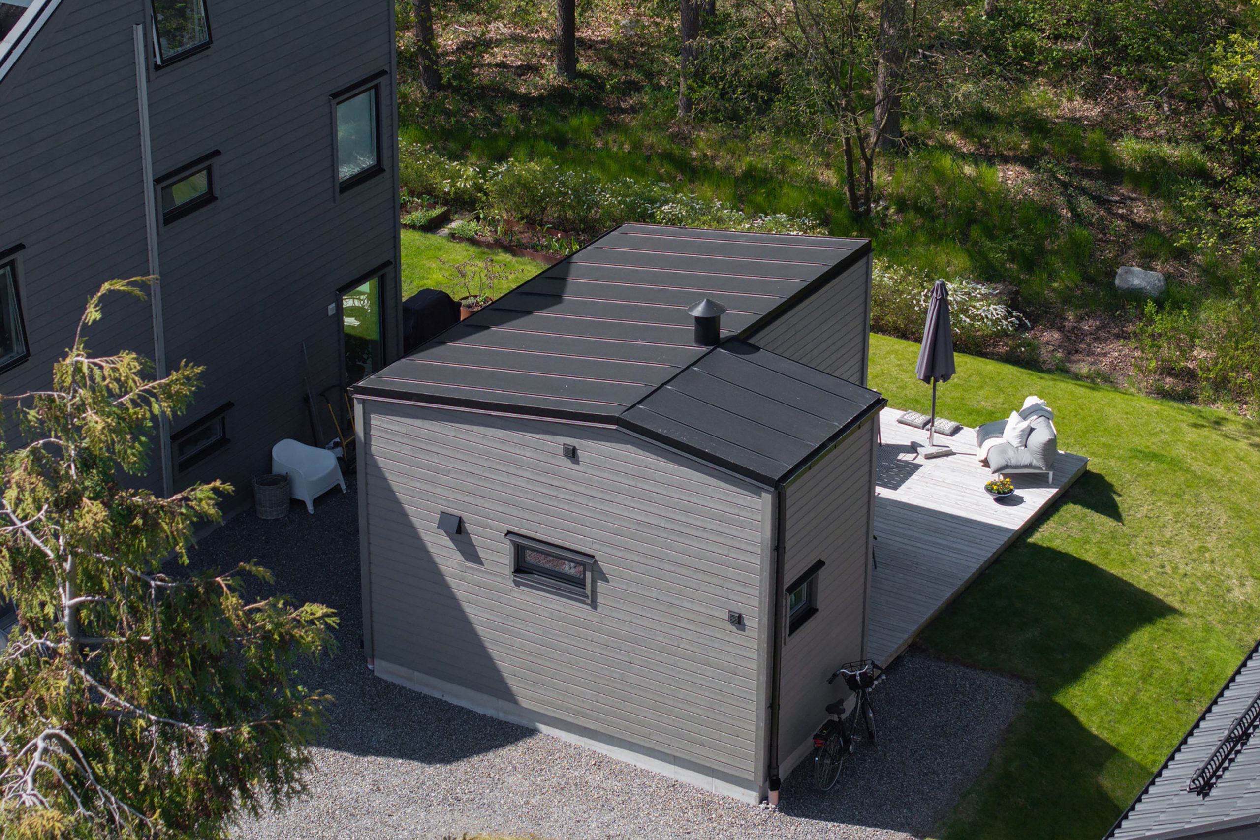 petite maison 22m2 façade en bois noir petite maison 22m2 façade en bois noir