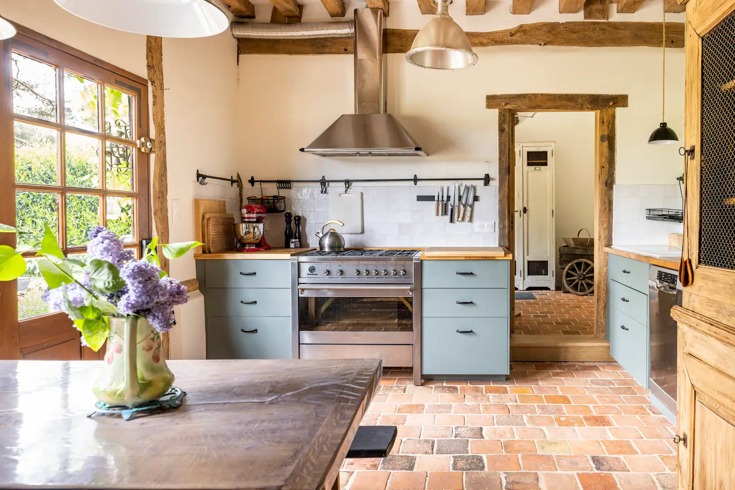 cuisine avec poutres décoration rustique maison de campagne à colombages Normandie cuisine avec poutres décoration rustique maison de campagne à colombages Normandie