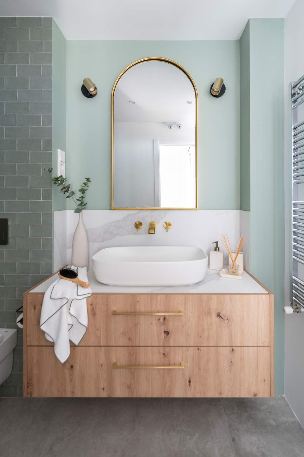 salle de bain mur vert décoration contemporaine