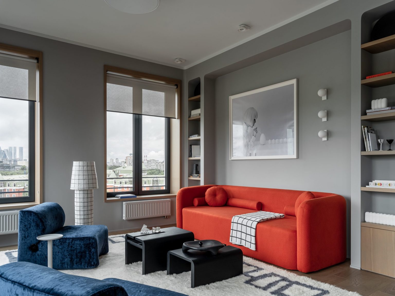 salon avec canapé rouge orangé décoration design