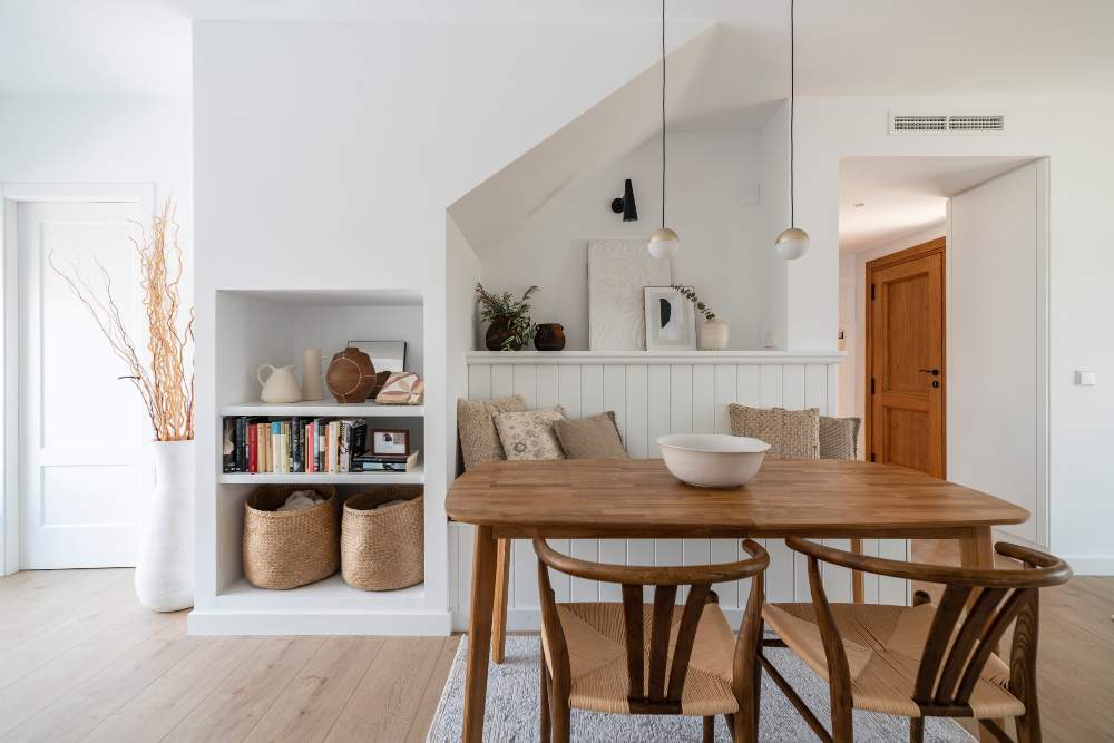 salle à manger avec banc décoration contemporaine