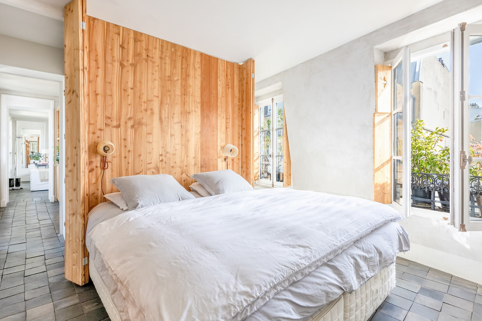 chambre derrière cloison semi ouverte appartement Paris