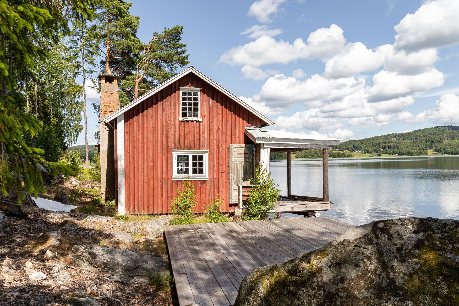 petite maison 30m2 en bois au bord d petite maison 30m2 en bois au bord d'un lac