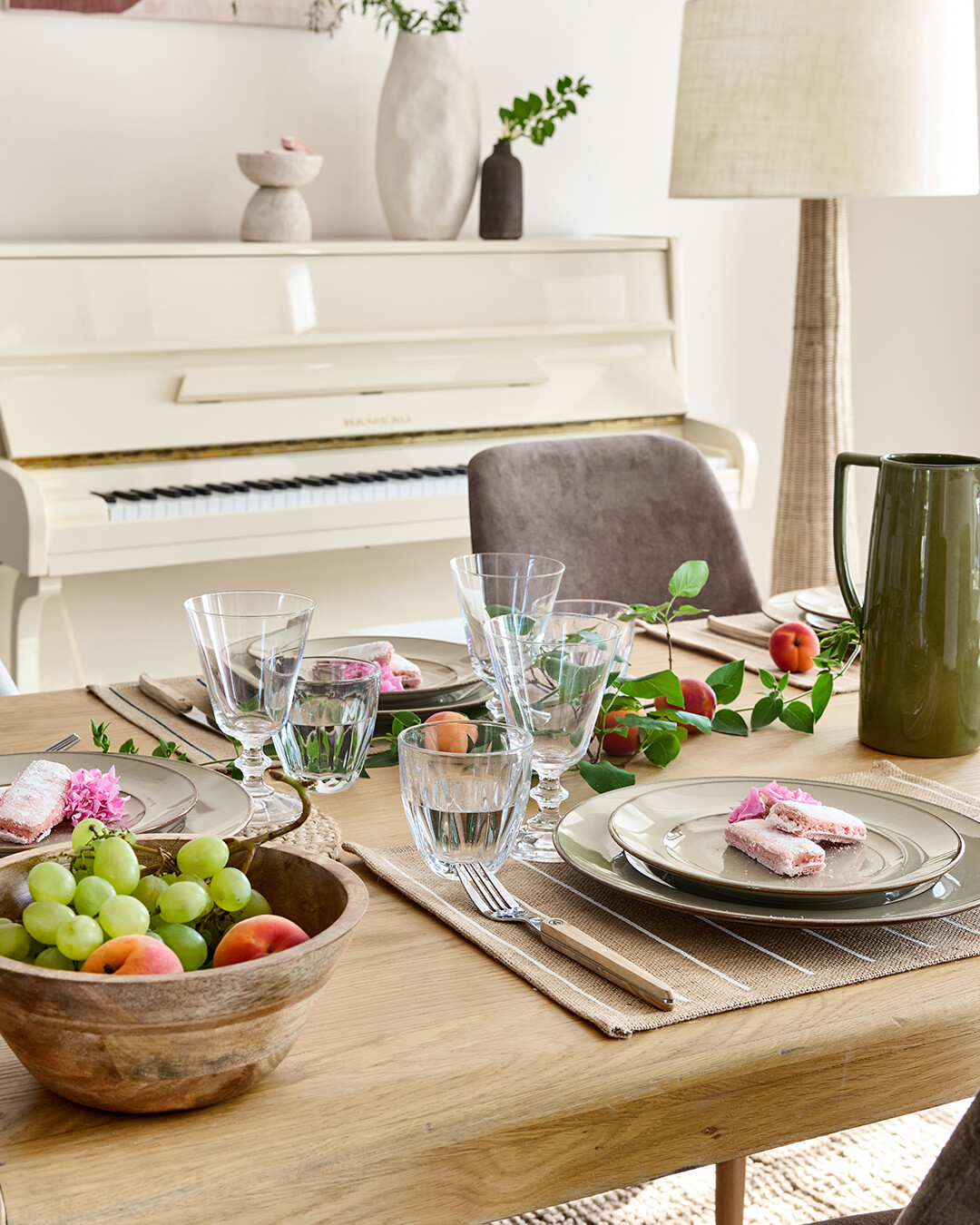 table en bois décorée table en bois décorée