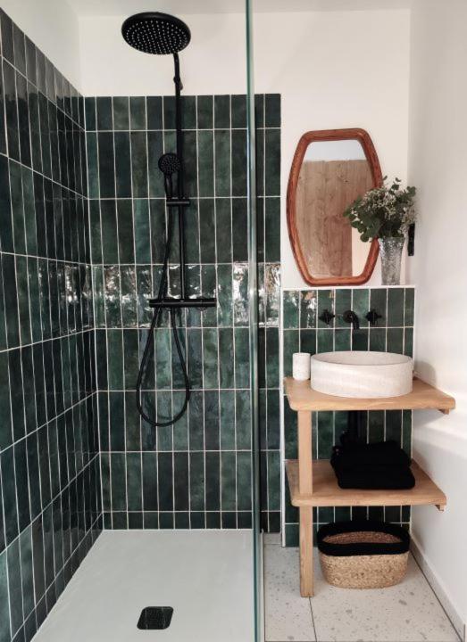 salle de bain carrelage vert Racine Lodges salle de bain carrelage vert Racine Lodges