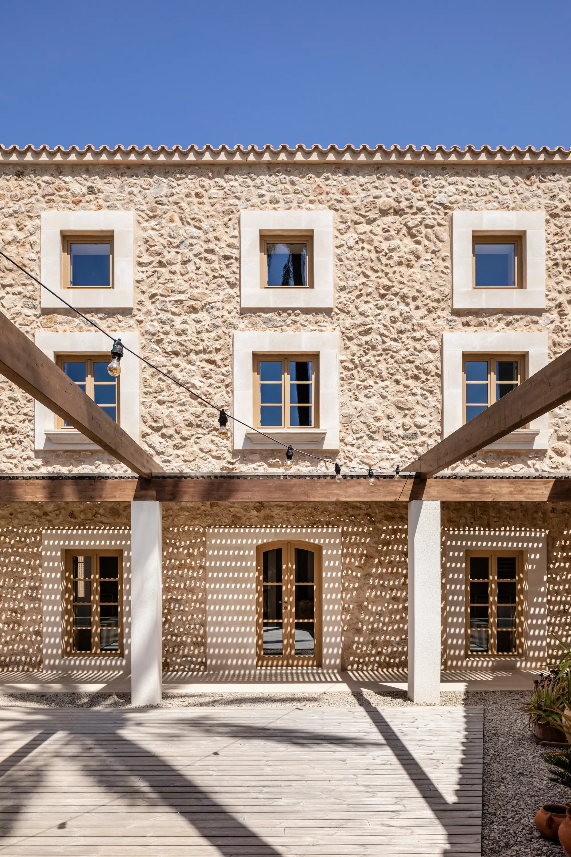 maison en pierres avec pergola bois Majorque maison en pierres avec pergola bois Majorque