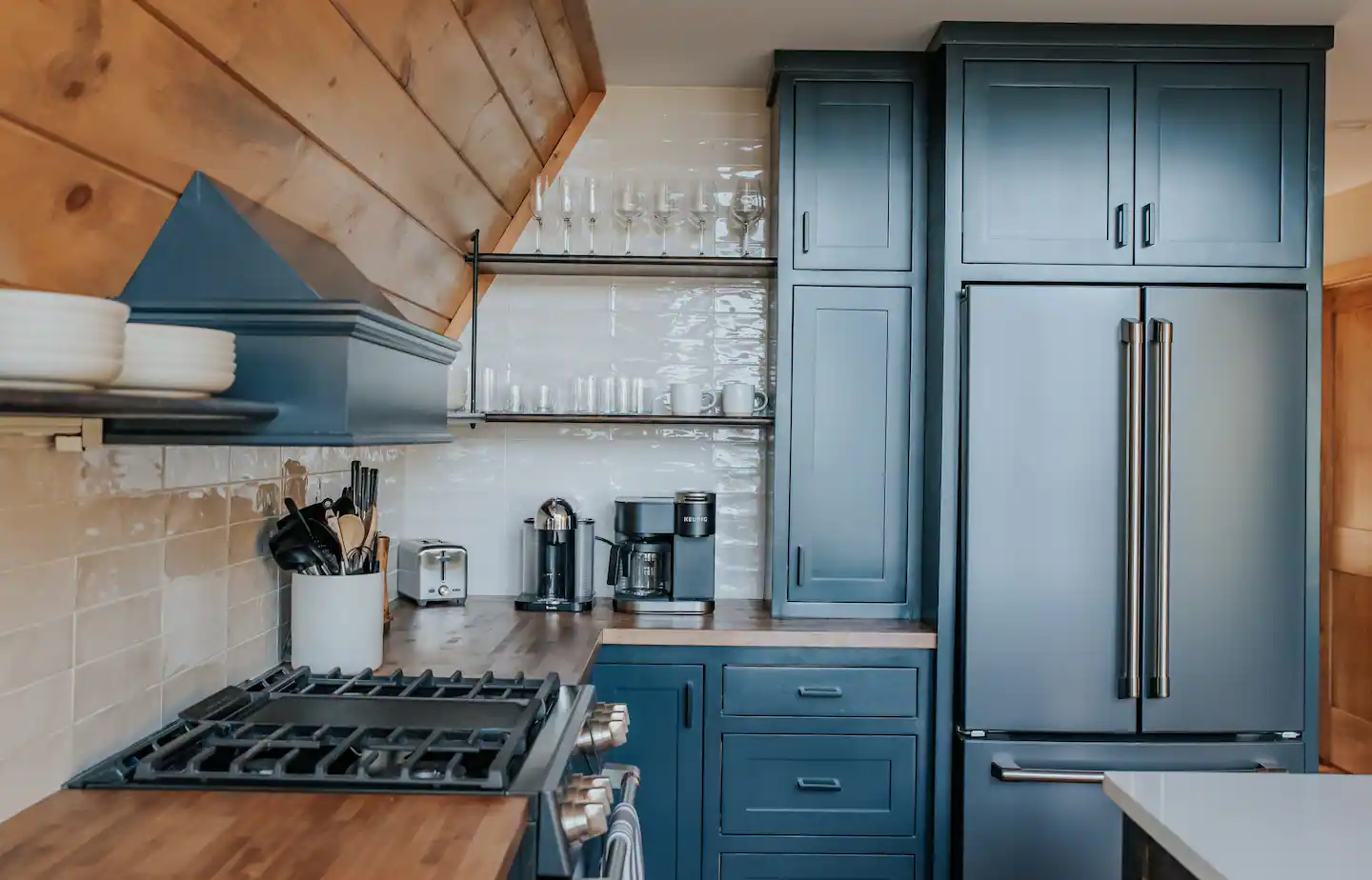 cuisine bleue maison en bois