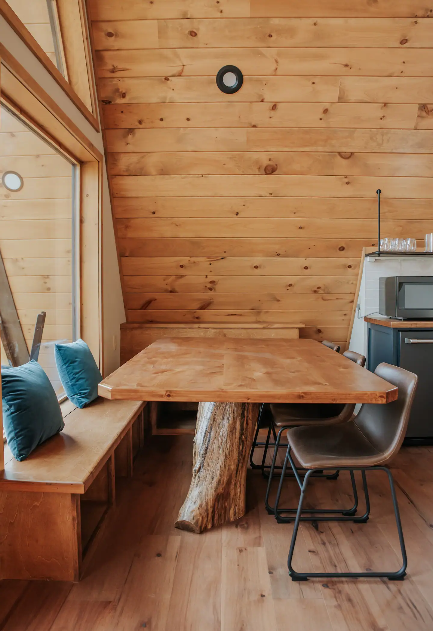 espace repas maison en bois