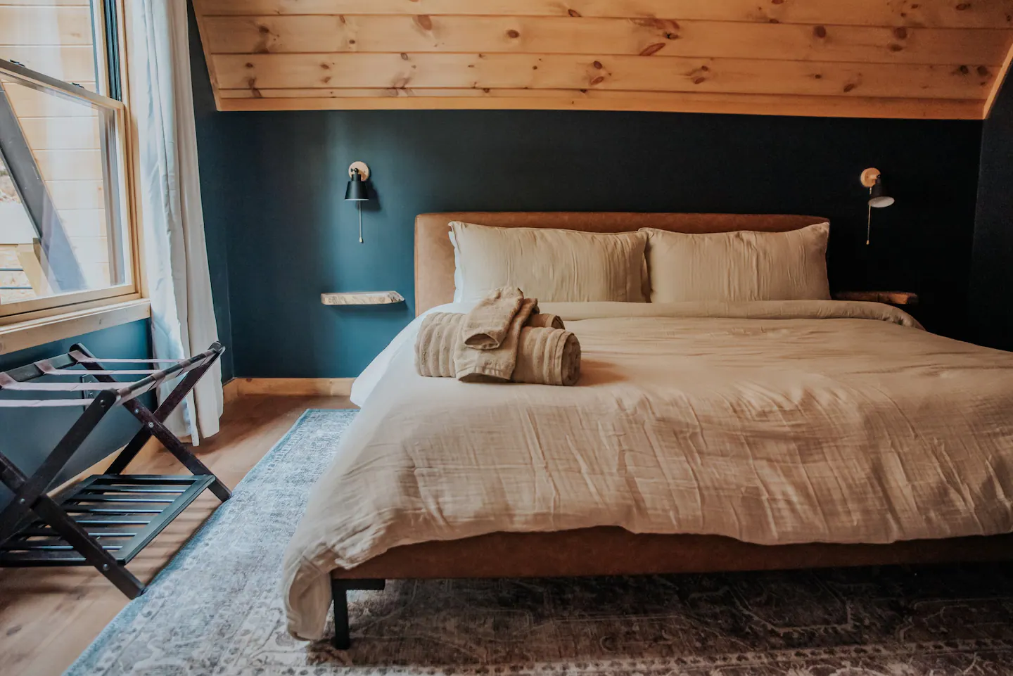 chambre bleue et bois maison A-Frame