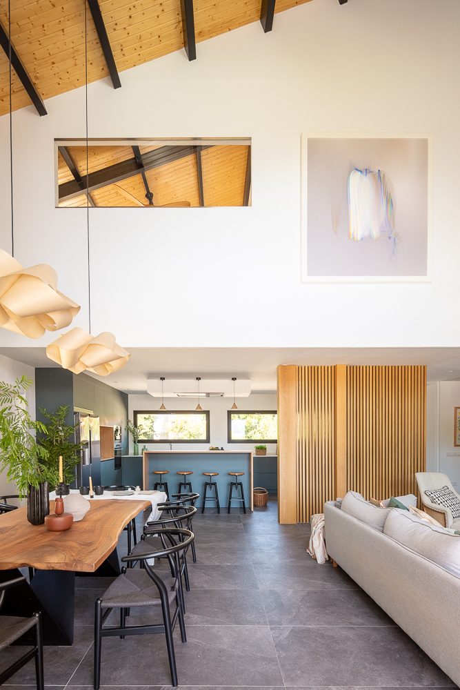 salon double hauteur avec cuisine ouverte et salle à manger décoration contemporaine salon double hauteur avec cuisine ouverte et salle à manger décoration contemporaine