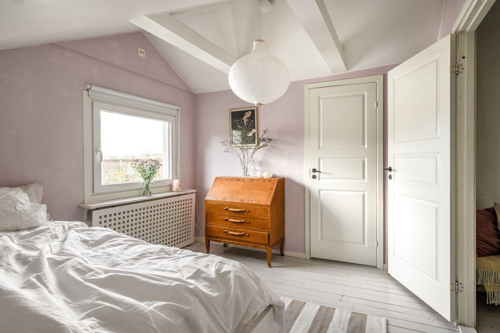 chambre mansardée rose appartement 50m2 sous les toits décoration scandinave chambre mansardée rose appartement 50m2 sous les toits décoration scandinave