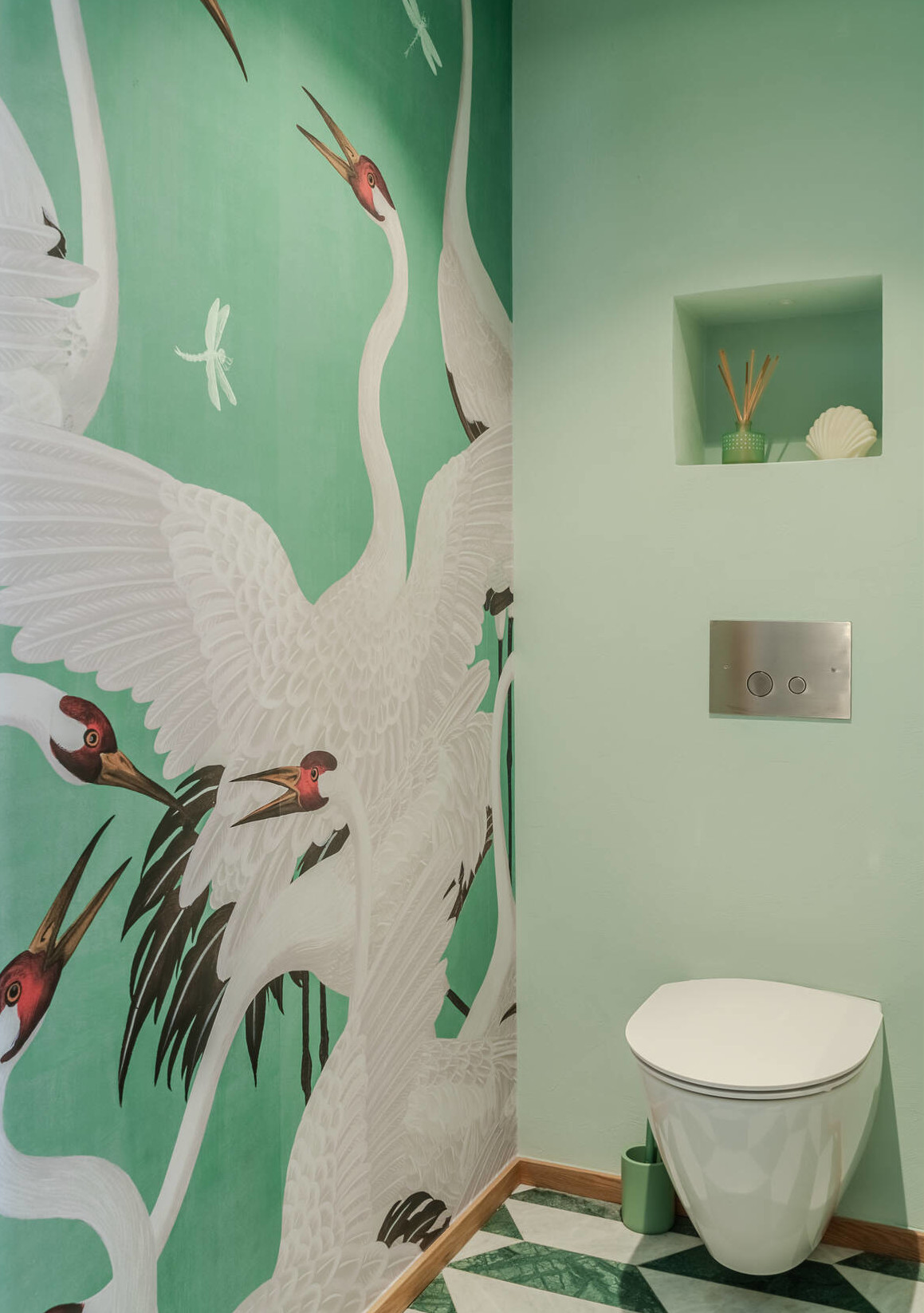 toilettes avec papier-peint vert grues toilettes avec papier-peint vert grues