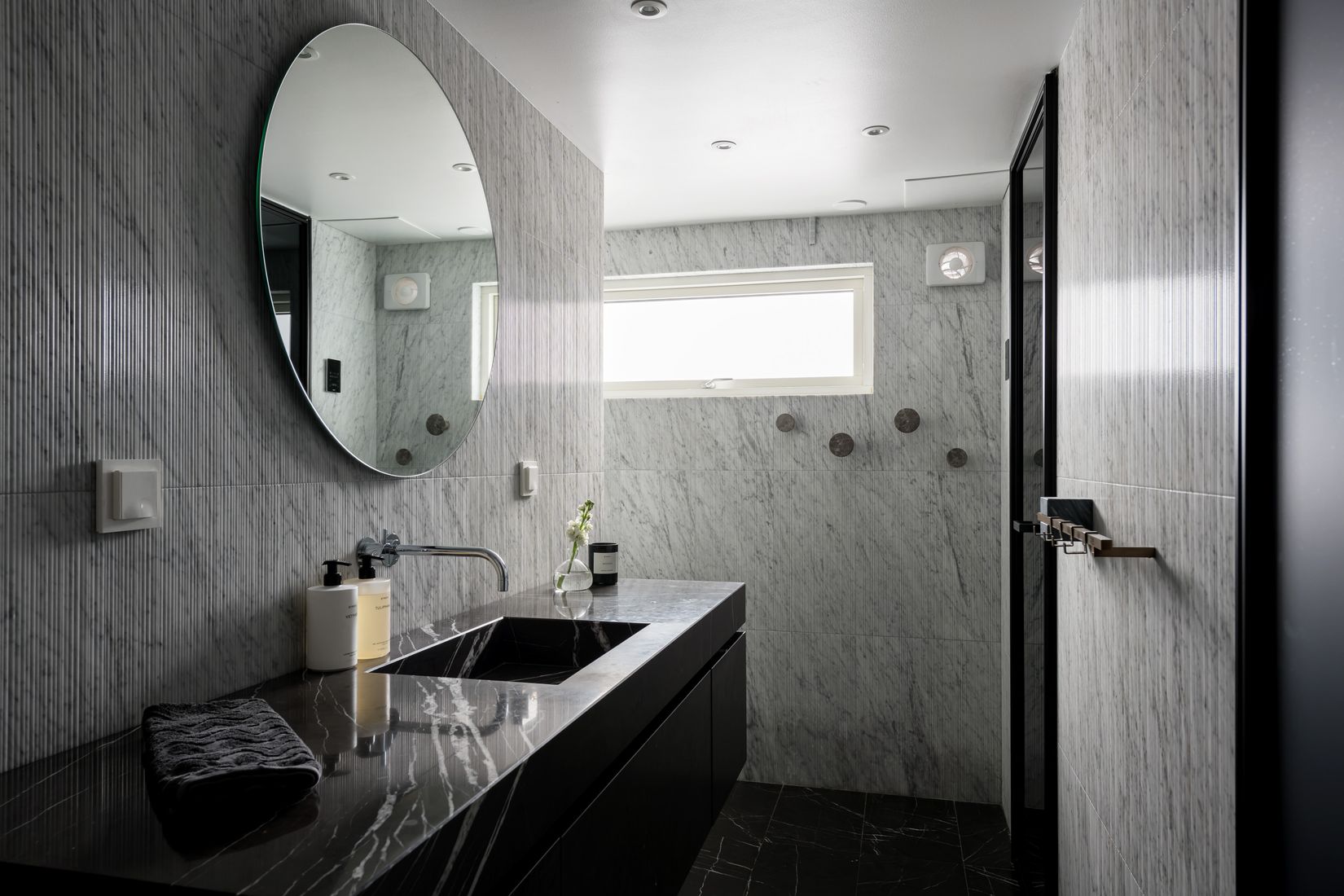 salle de bain marbre décoration contemporaine maison en bois salle de bain marbre décoration contemporaine maison en bois