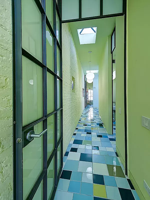 couloir vert par Jorge Pardo "Red Spiral House"