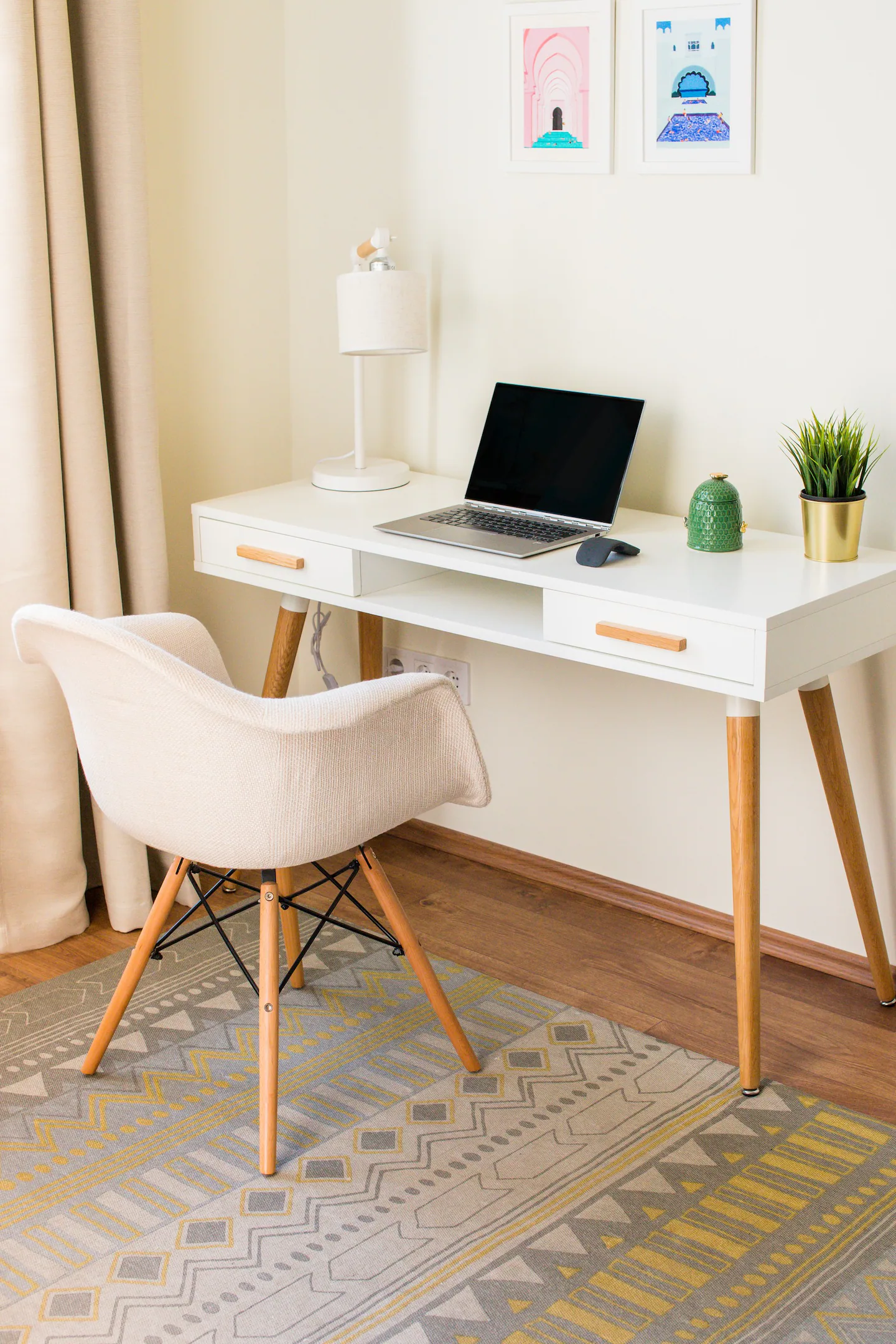 espace bureau dans chambre