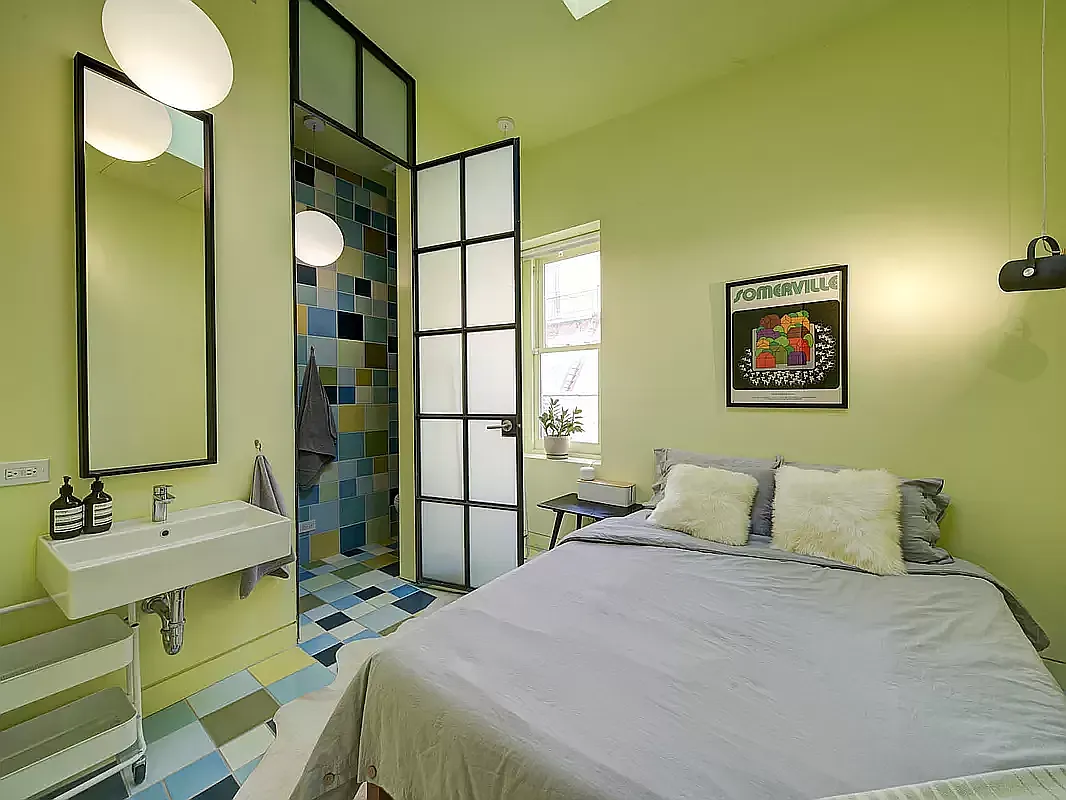 chambre verte par Jorge Pardo "Red Spiral House"
