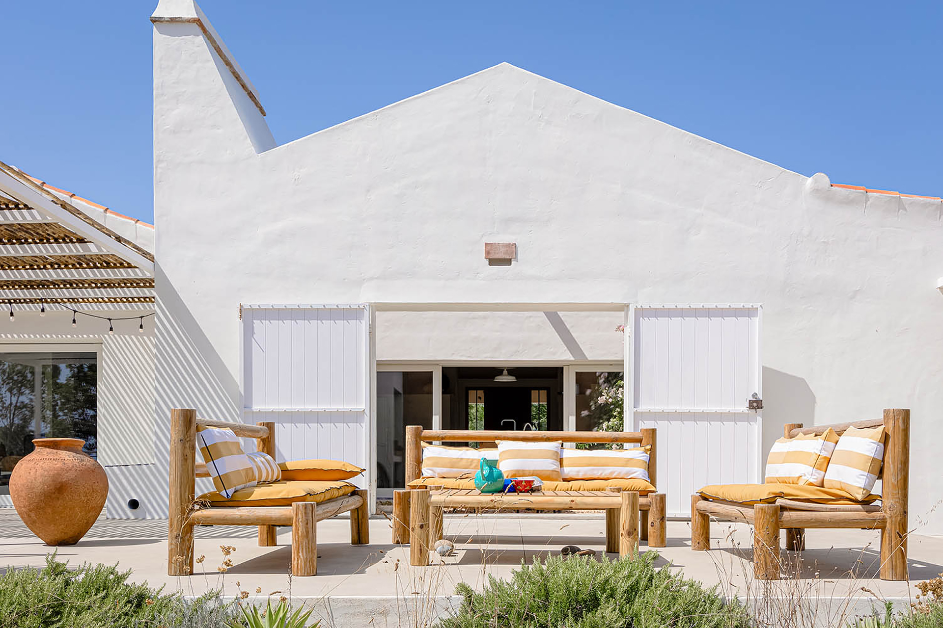 terrasse maison ancienne et blanche Portugal Casa Acima terrasse maison ancienne et blanche Portugal Casa Acima