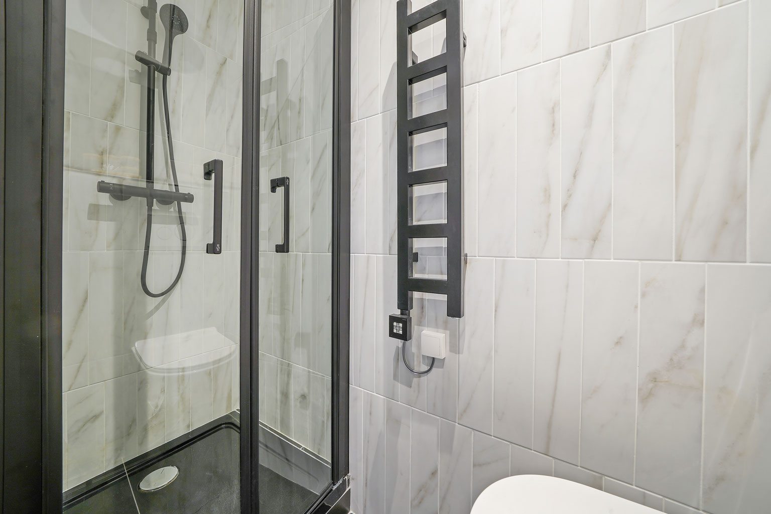 salle d salle d'eau marbre studio Paris 15m2